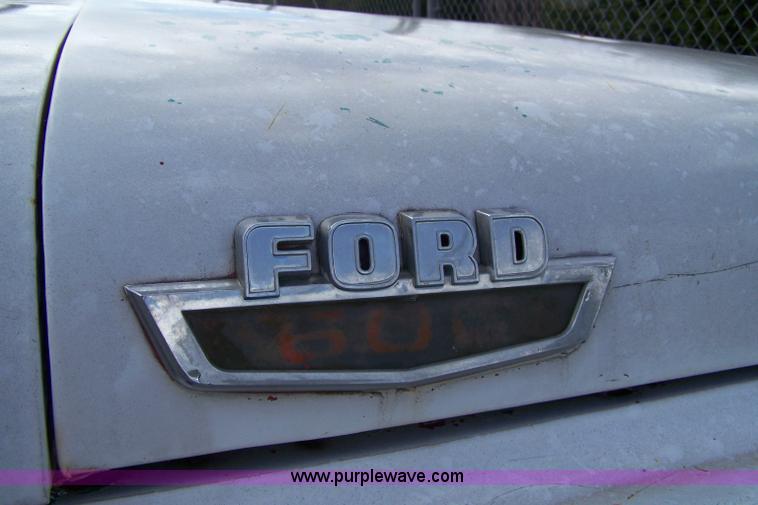 image for item 9283 1963 Ford F600 water truck