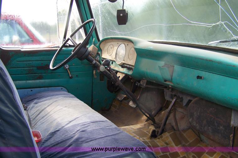 image for item 9283 1963 Ford F600 water truck