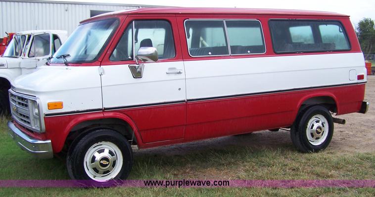 image for item 9286 1987 Chevrolet G30 van
