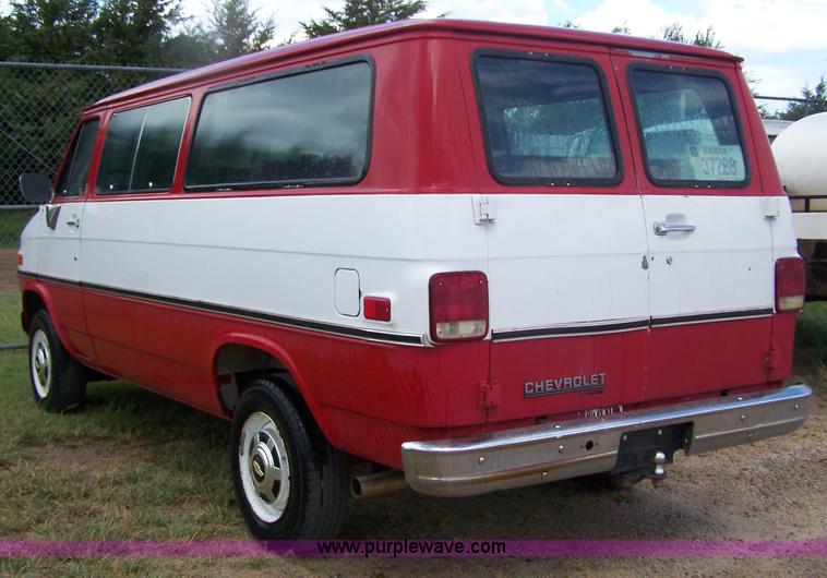 image for item 9286 1987 Chevrolet G30 van