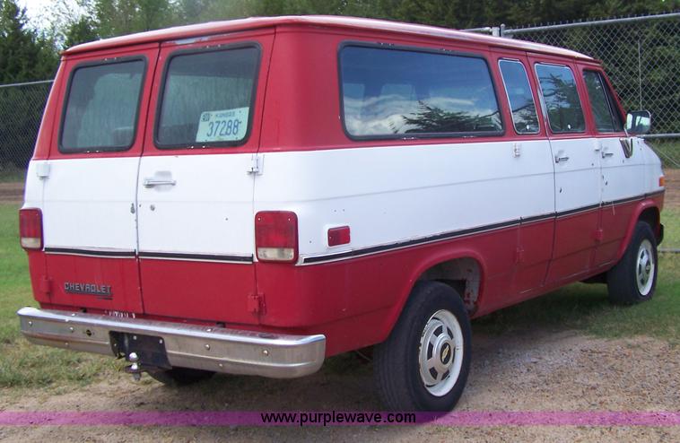 image for item 9286 1987 Chevrolet G30 van