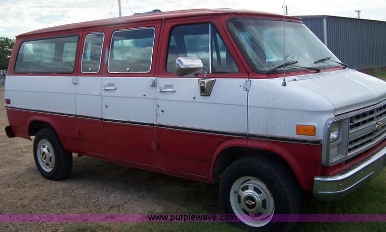 image for item 9286 1987 Chevrolet G30 van