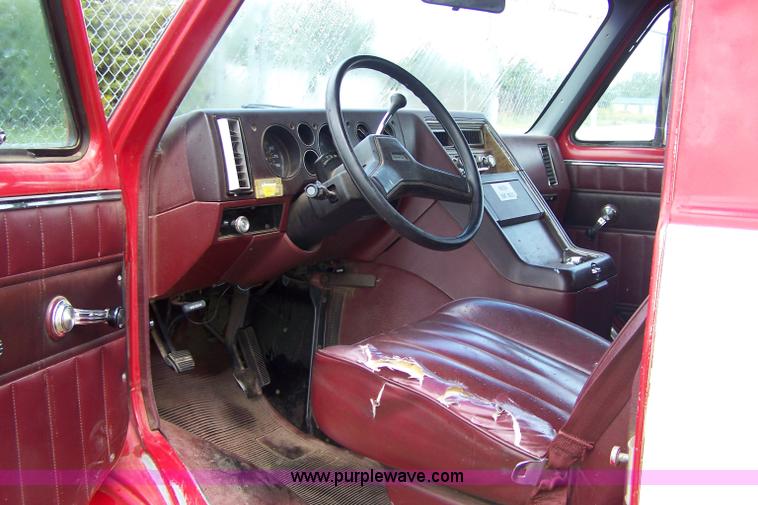 image for item 9286 1987 Chevrolet G30 van