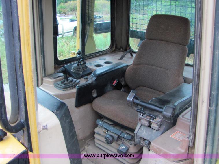 image for item 4840 1998 Caterpillar D6M LGP dozer