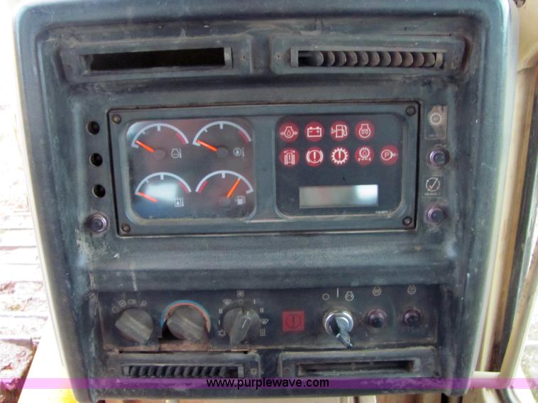 image for item 4840 1998 Caterpillar D6M LGP dozer