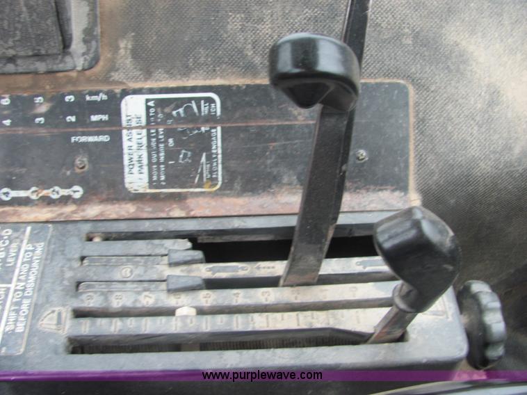 image for item 4847 1979 John Deere 4040 tractor