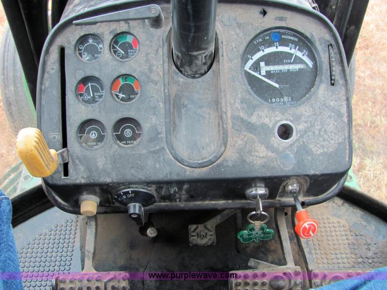 image for item 4847 1979 John Deere 4040 tractor