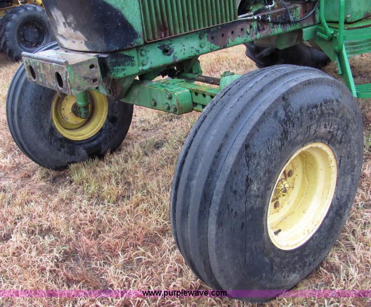 image for item 4847 1979 John Deere 4040 tractor