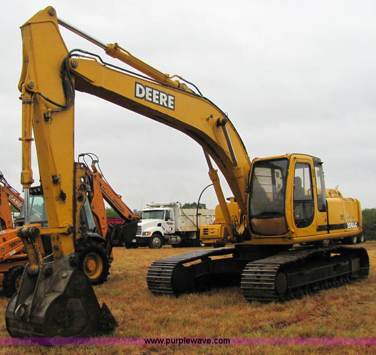 image for item 4851 2001 John Deere 200LC excavator