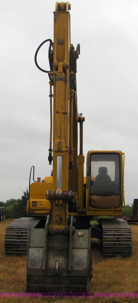 image for item 4851 2001 John Deere 200LC excavator