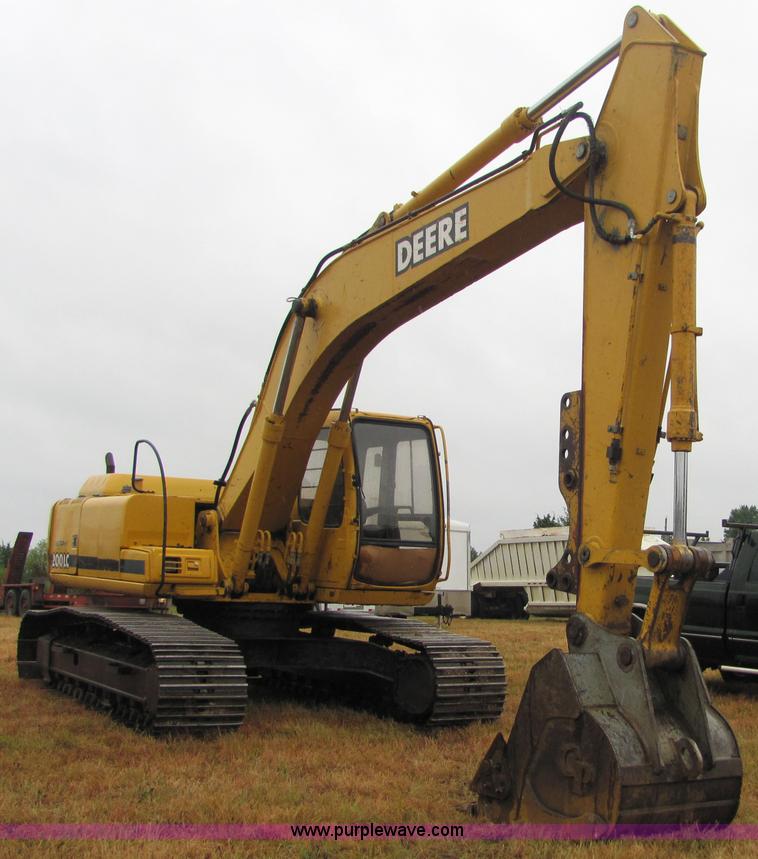 image for item 4851 2001 John Deere 200LC excavator