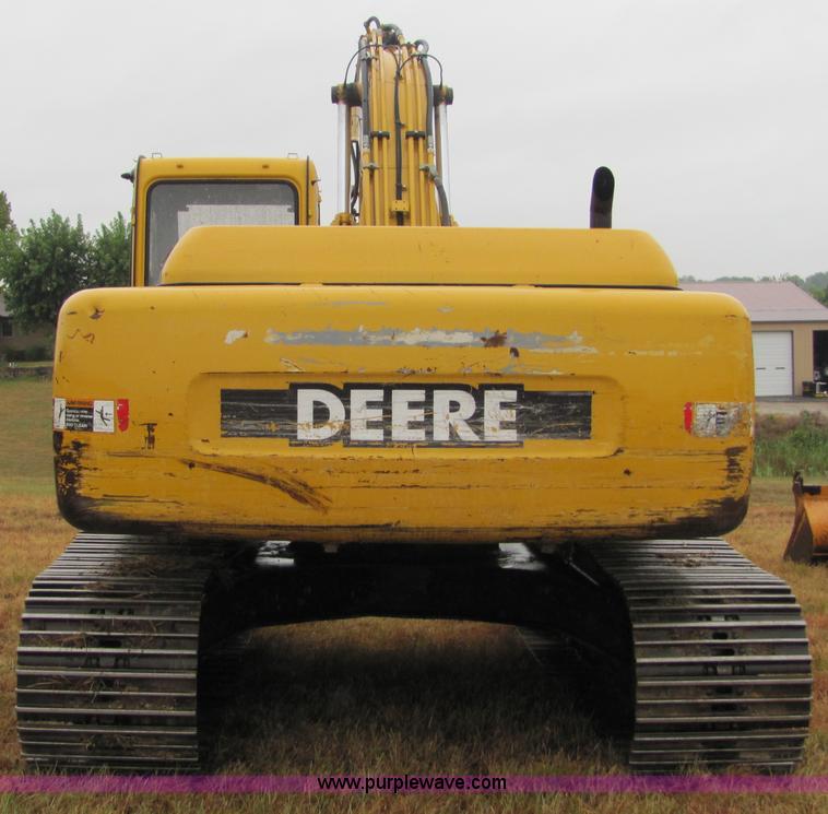 image for item 4851 2001 John Deere 200LC excavator