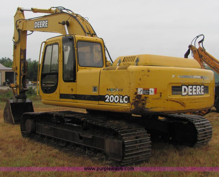 image for item 4851 2001 John Deere 200LC excavator