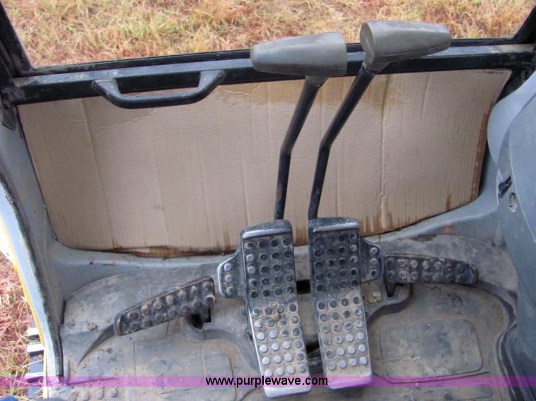 image for item 4851 2001 John Deere 200LC excavator