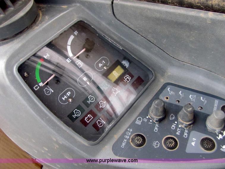 image for item 4851 2001 John Deere 200LC excavator