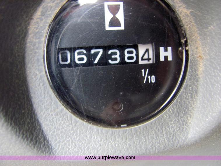 image for item 4851 2001 John Deere 200LC excavator