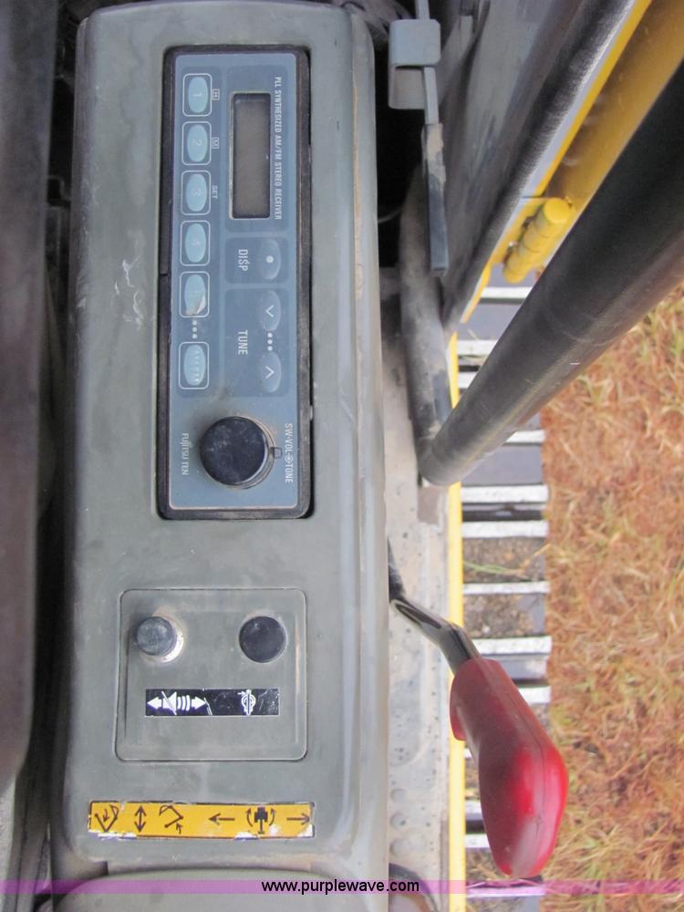 image for item 4851 2001 John Deere 200LC excavator