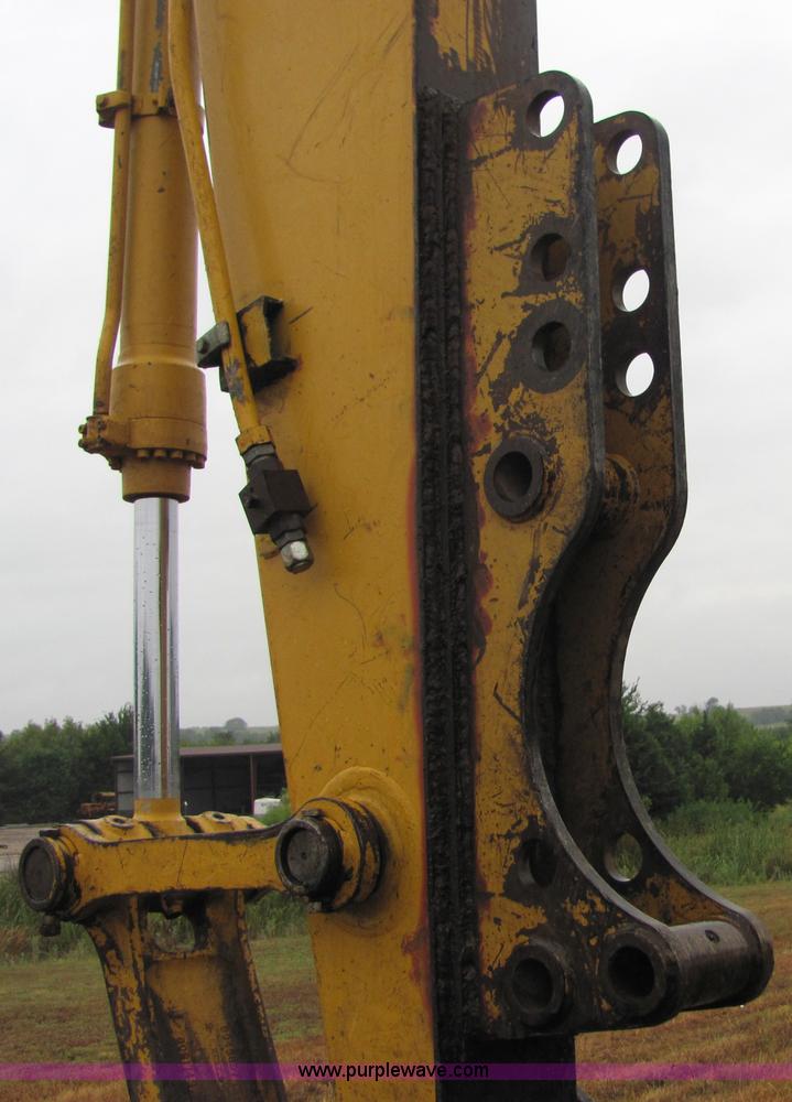 image for item 4851 2001 John Deere 200LC excavator