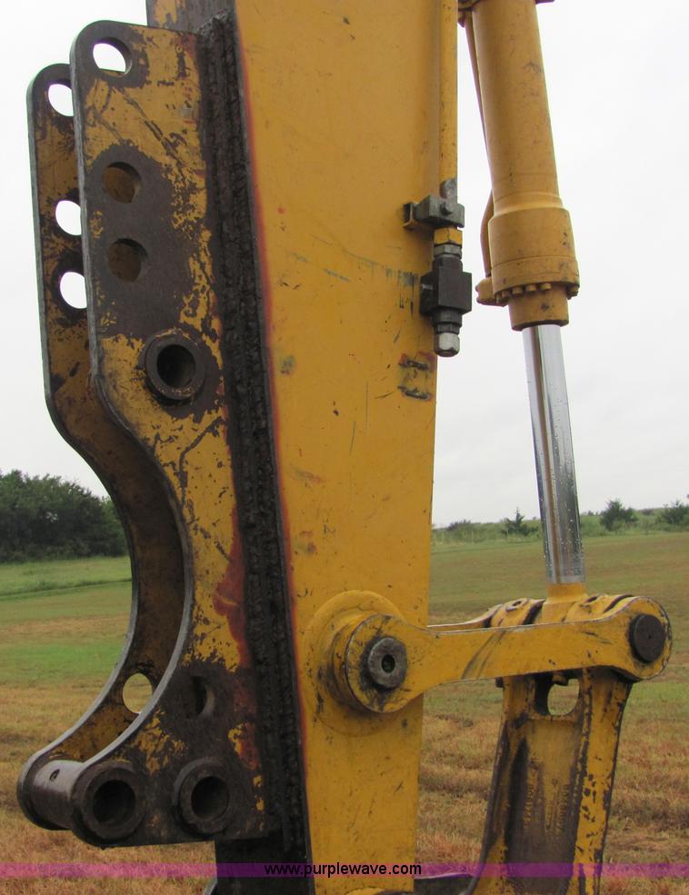 image for item 4851 2001 John Deere 200LC excavator