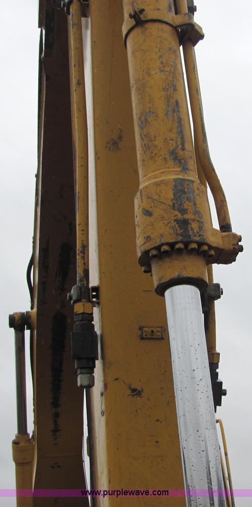 image for item 4851 2001 John Deere 200LC excavator