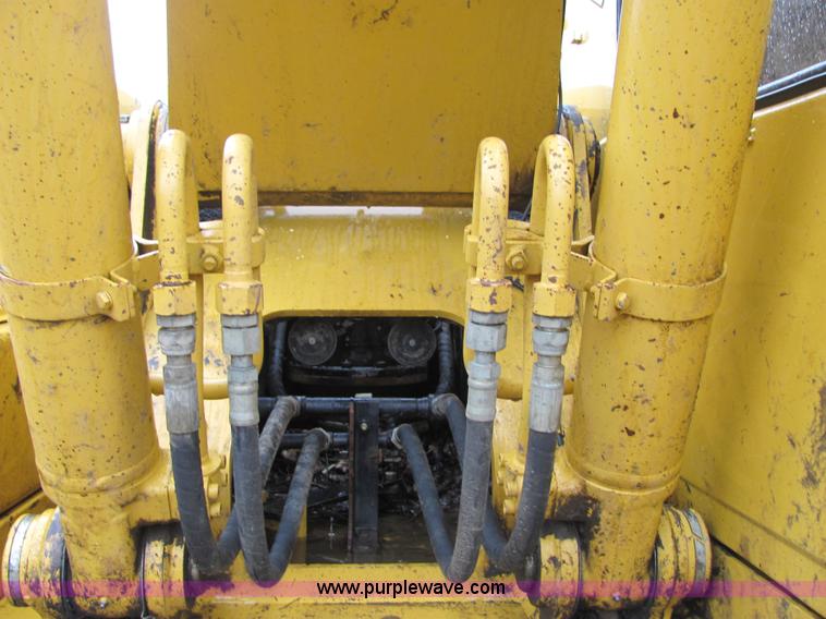 image for item 4851 2001 John Deere 200LC excavator