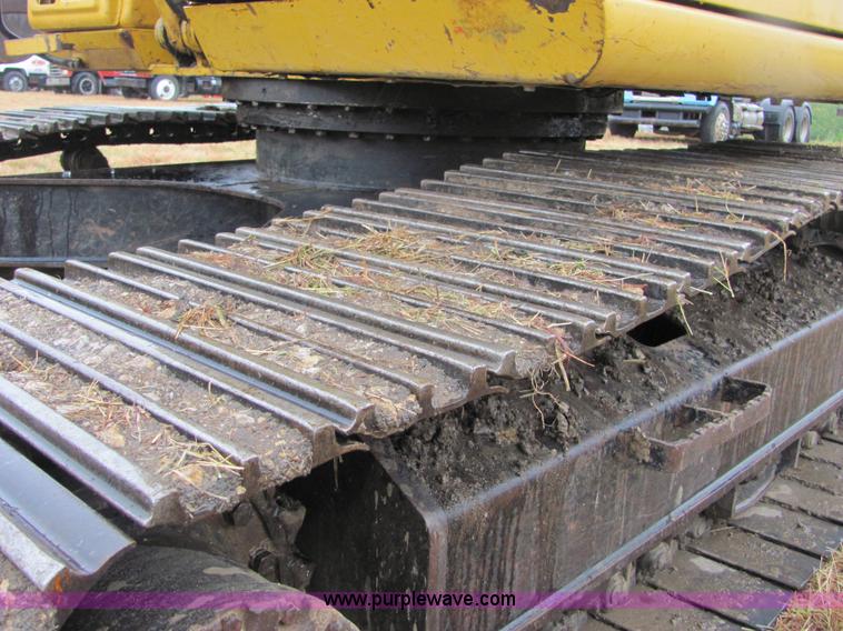 image for item 4851 2001 John Deere 200LC excavator