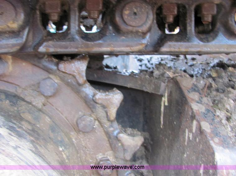 image for item 4851 2001 John Deere 200LC excavator