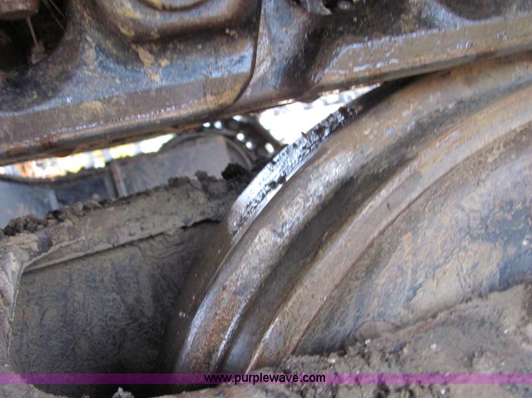 image for item 4851 2001 John Deere 200LC excavator