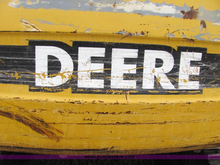 image for item 4851 2001 John Deere 200LC excavator