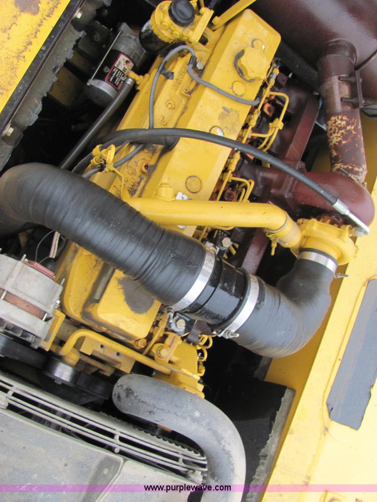 image for item 4851 2001 John Deere 200LC excavator