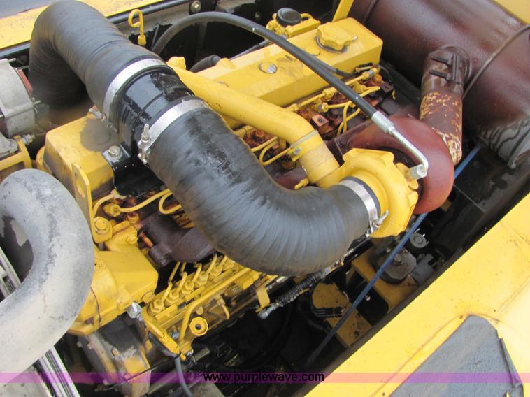 image for item 4851 2001 John Deere 200LC excavator