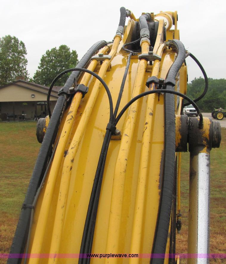 image for item 4851 2001 John Deere 200LC excavator