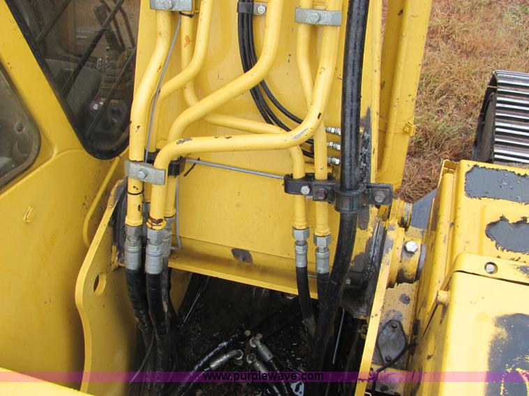 image for item 4851 2001 John Deere 200LC excavator