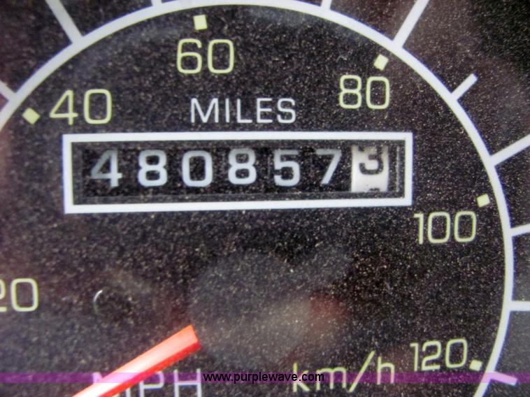 image for item 4852 2000 Kenworth T600 semi truck