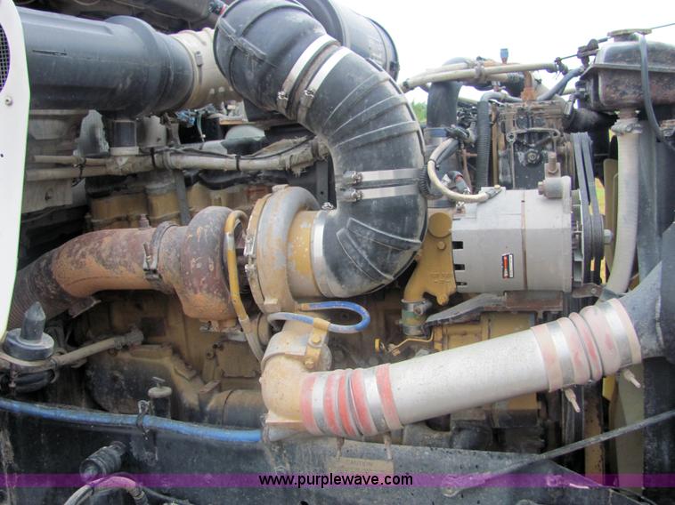 image for item 4852 2000 Kenworth T600 semi truck