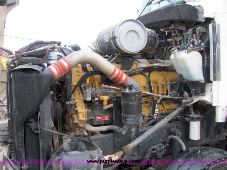 image for item 4852 2000 Kenworth T600 semi truck