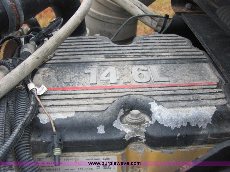 image for item 4852 2000 Kenworth T600 semi truck