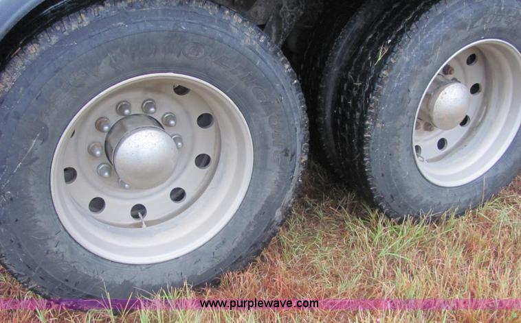 image for item 4852 2000 Kenworth T600 semi truck