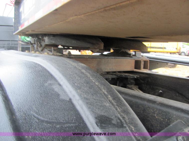 image for item 4852 2000 Kenworth T600 semi truck