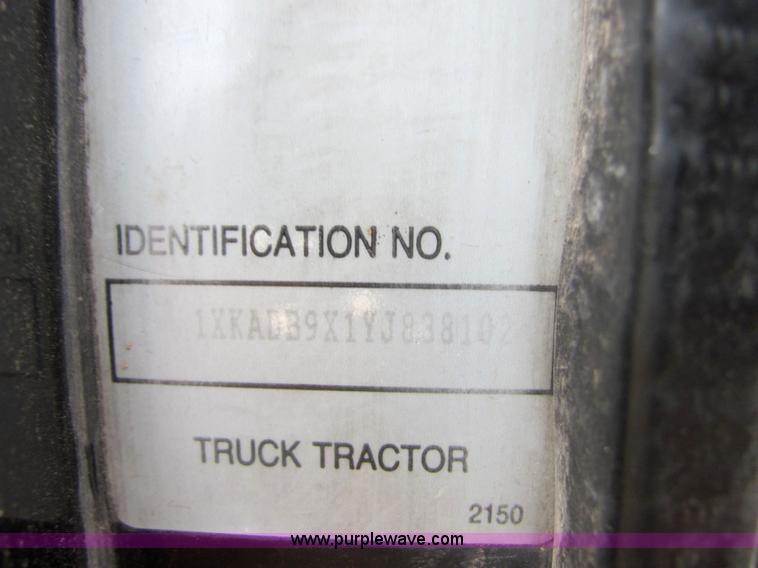 image for item 4852 2000 Kenworth T600 semi truck