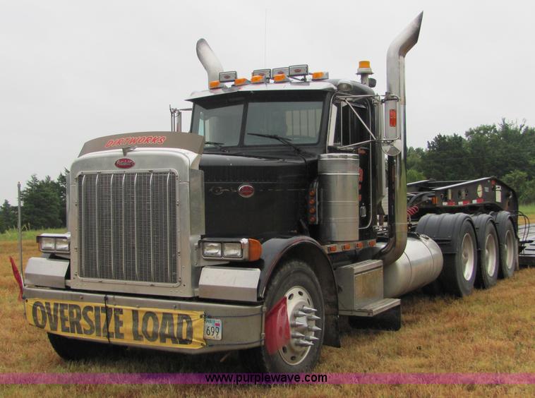 image for item 4854 1989 Peterbilt Conventional 379 semi truck