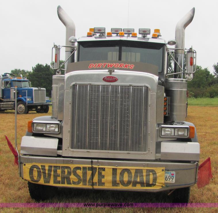 image for item 4854 1989 Peterbilt Conventional 379 semi truck