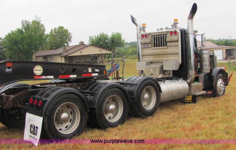 image for item 4854 1989 Peterbilt Conventional 379 semi truck