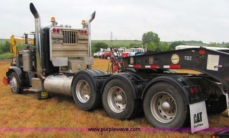 image for item 4854 1989 Peterbilt Conventional 379 semi truck