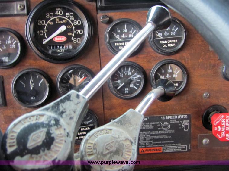 image for item 4854 1989 Peterbilt Conventional 379 semi truck