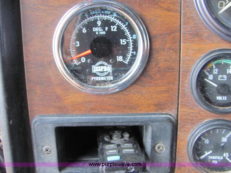 image for item 4854 1989 Peterbilt Conventional 379 semi truck