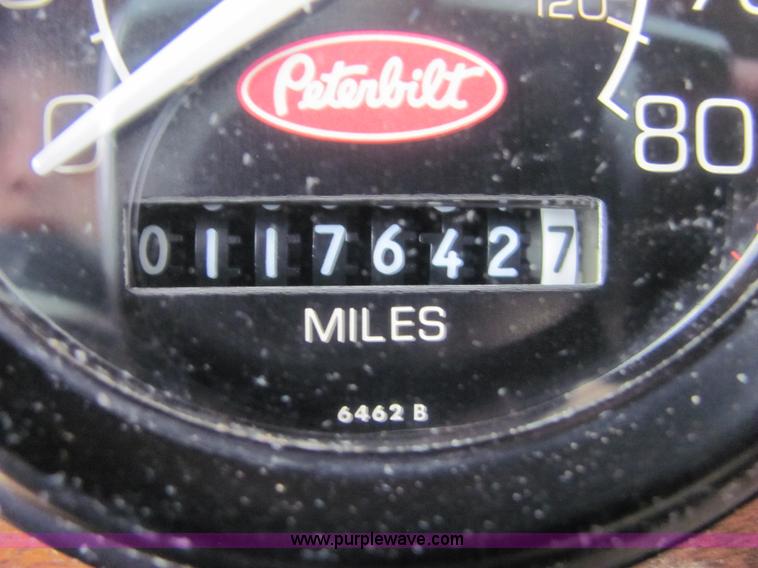 image for item 4854 1989 Peterbilt Conventional 379 semi truck