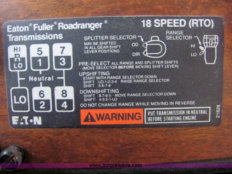 image for item 4854 1989 Peterbilt Conventional 379 semi truck