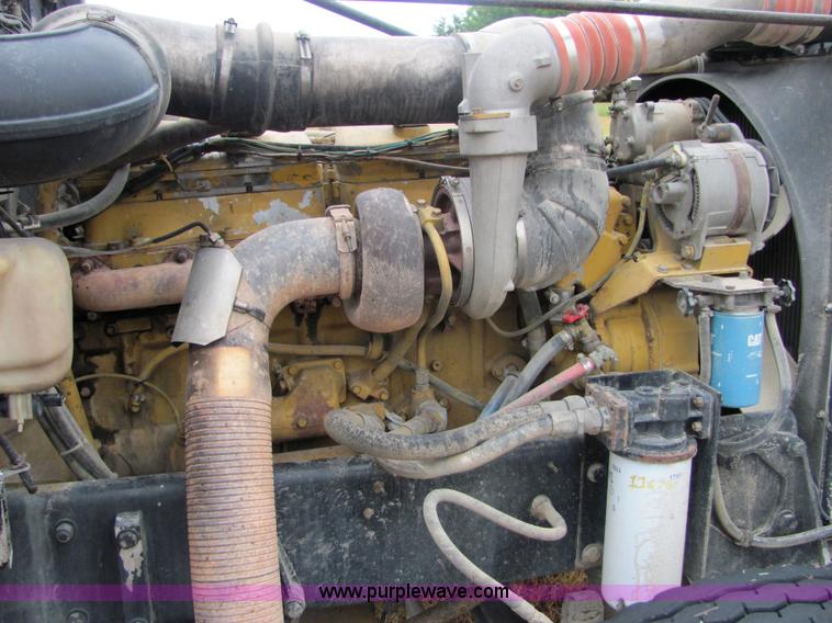 image for item 4854 1989 Peterbilt Conventional 379 semi truck