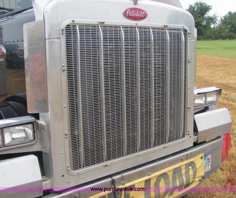 image for item 4854 1989 Peterbilt Conventional 379 semi truck